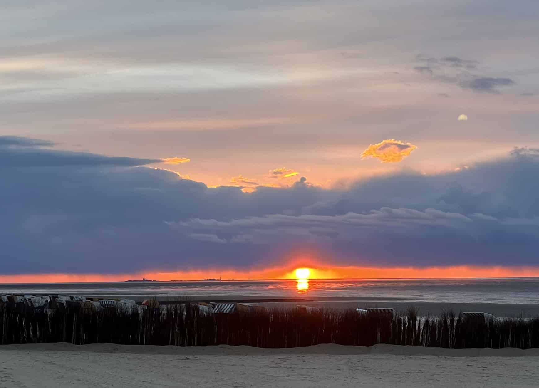 Der Sommerabend am Meer in Cuxhaven