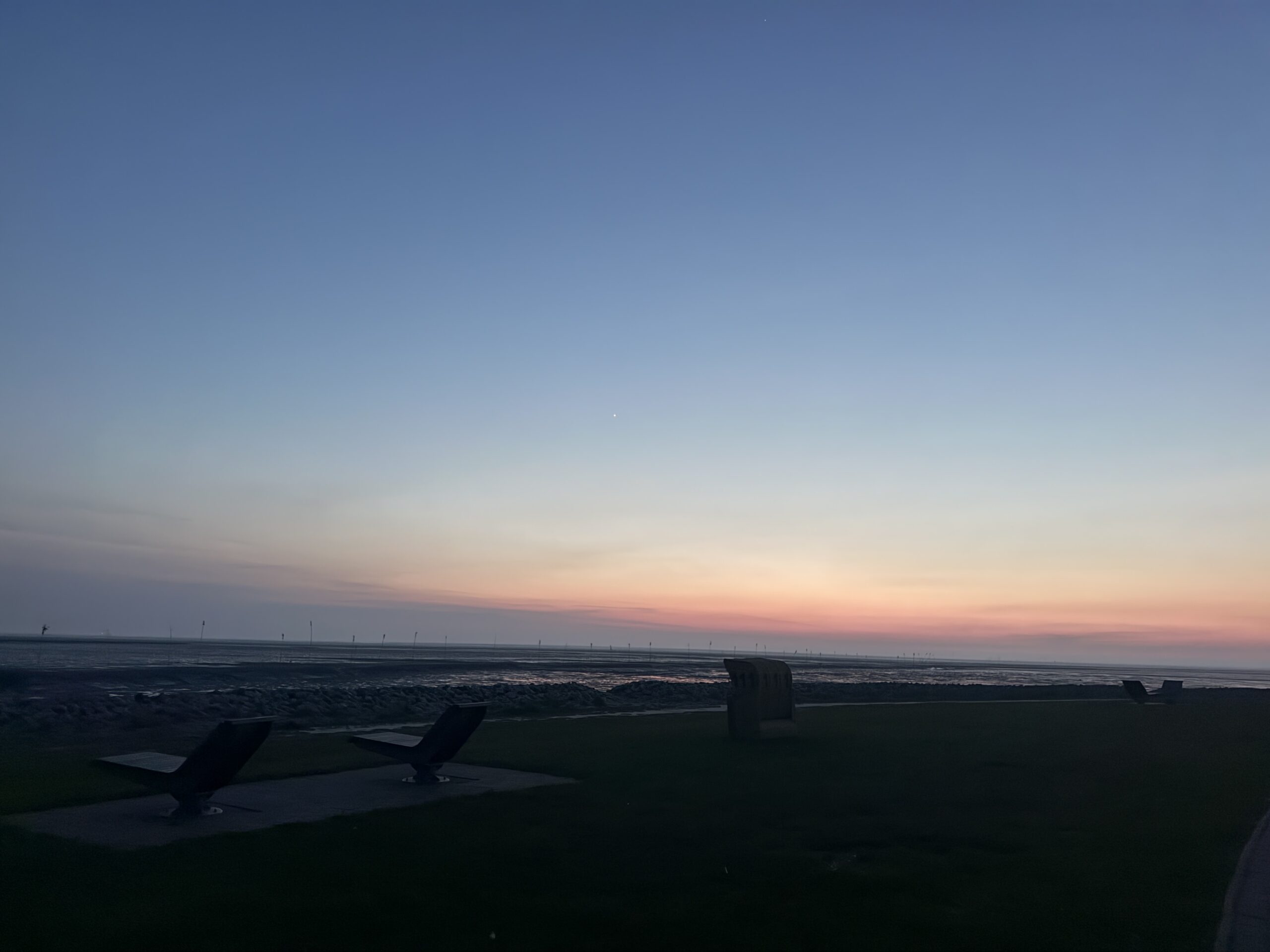 Der Sommerabend am Meer in Cuxhaven